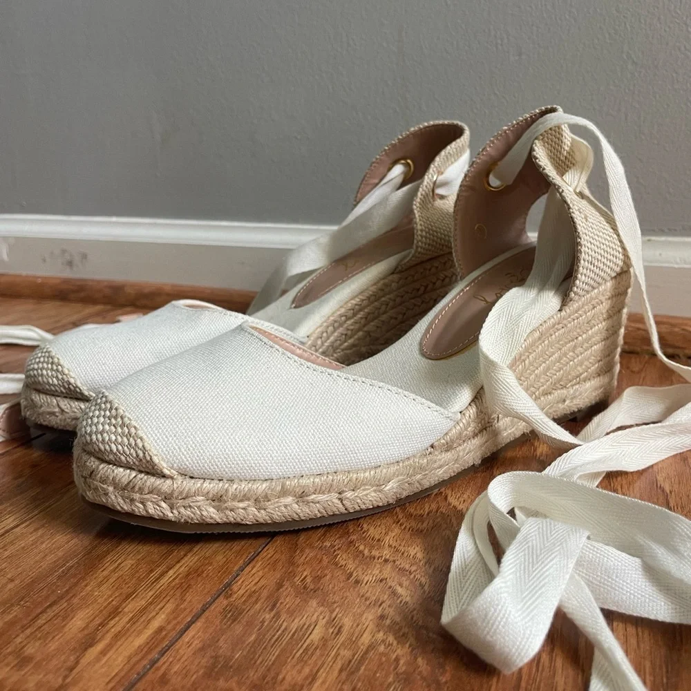 NWOT Women's White Espadrille Wedge Sandals Heels Closed Toe Lace Up